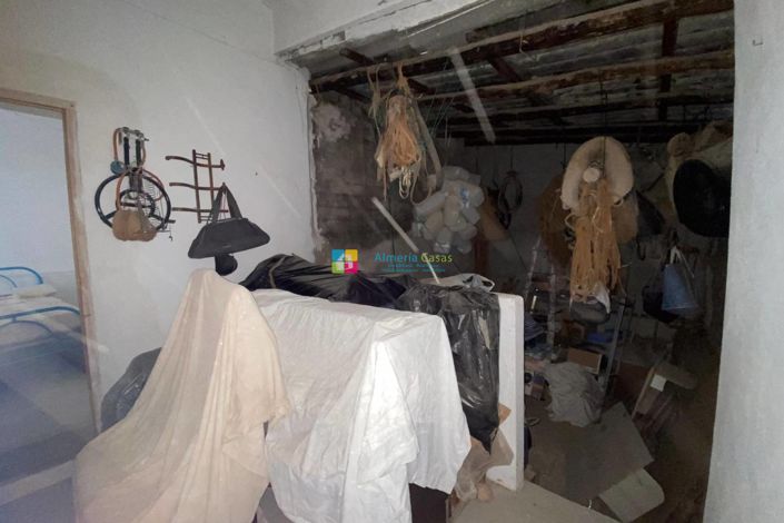 Image No.36-8 Bed Townhouse for sale