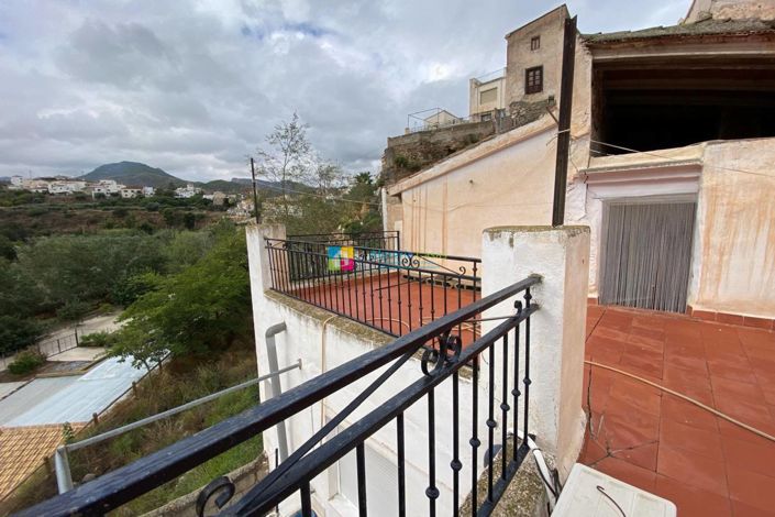 Image No.39-8 Bed Townhouse for sale