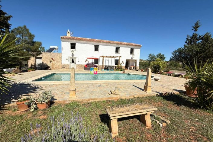 Image No.2-5 Bed Country House for sale