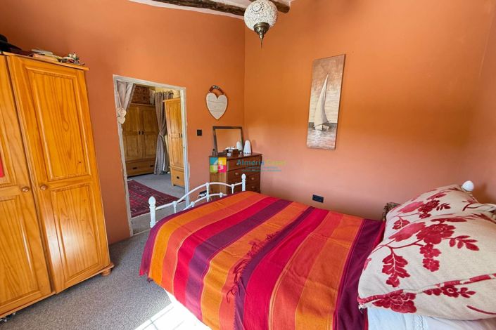 Image No.24-5 Bed Country House for sale