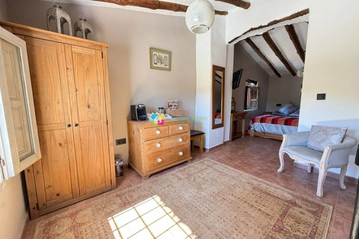 Image No.34-5 Bed Country House for sale