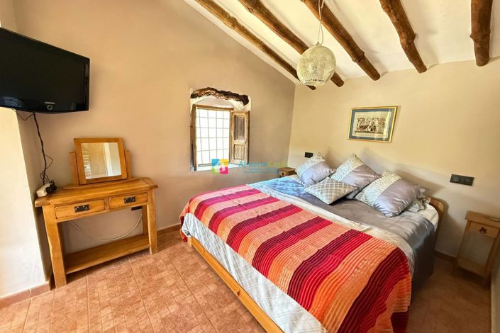 Image No.37-5 Bed Country House for sale