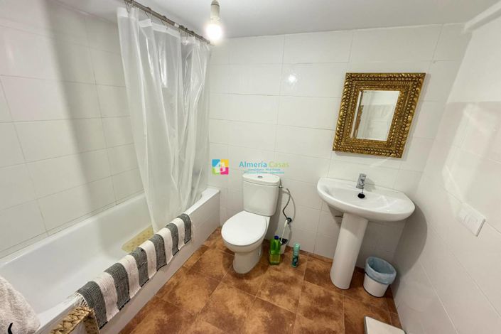 Image No.13-2 Bed Townhouse for sale