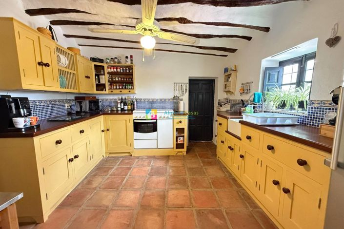 Image No.14-5 Bed Country House for sale