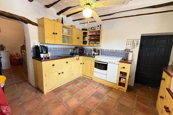 Image No.15-5 Bed Country House for sale