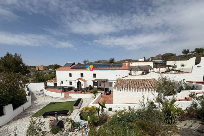 Image No.6-5 Bed Country House for sale