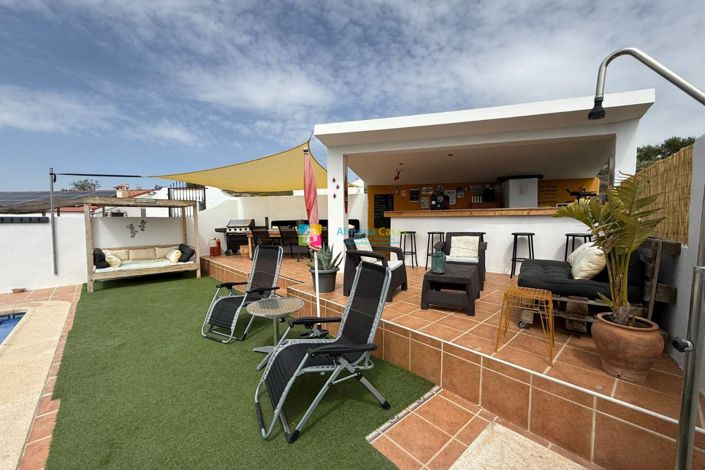 Image No.7-5 Bed Country House for sale