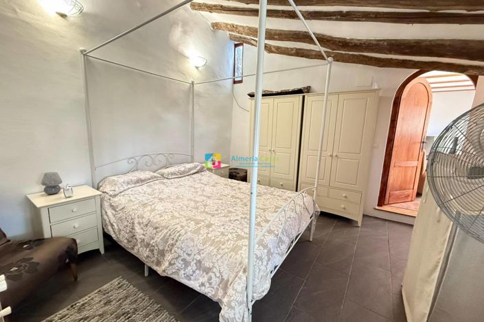 Image No.14-3 Bed Country House for sale