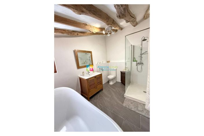 Image No.16-3 Bed Country House for sale