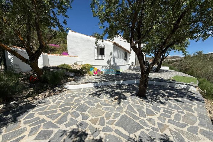Image No.28-3 Bed Country House for sale