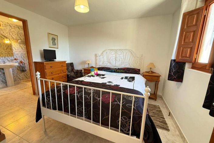 Image No.7-3 Bed Country House for sale