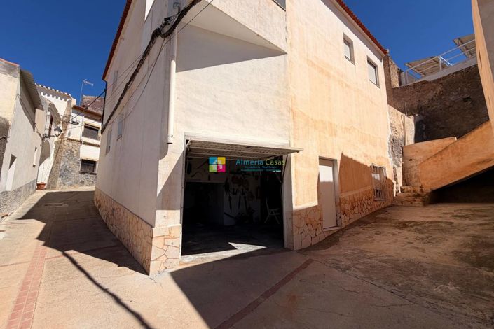 Image No.12-5 Bed Townhouse for sale