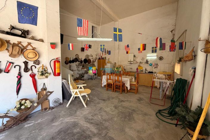 Image No.13-5 Bed Townhouse for sale