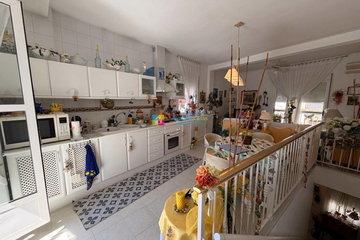 Image No.14-5 Bed Townhouse for sale