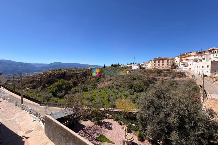 Image No.18-5 Bed Townhouse for sale