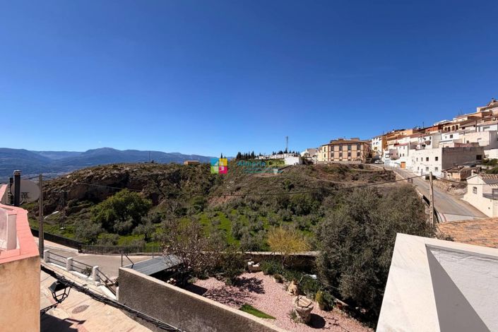 Image No.19-5 Bed Townhouse for sale