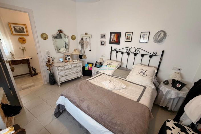 Image No.2-5 Bed Townhouse for sale