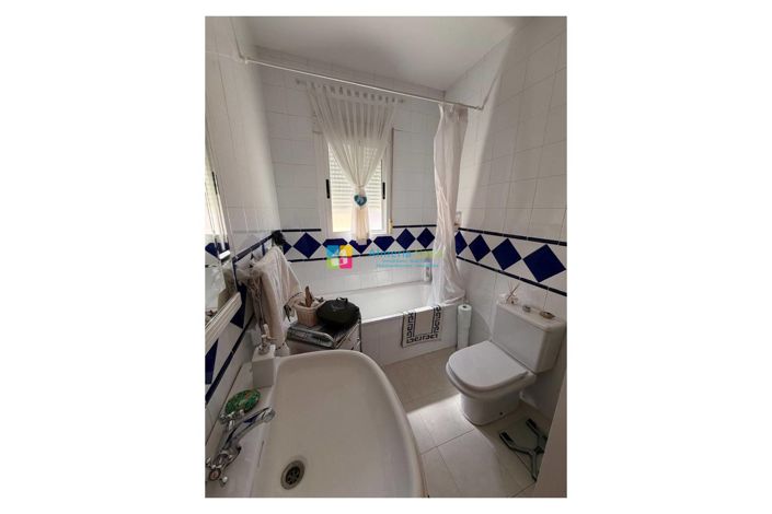 Image No.26-5 Bed Townhouse for sale