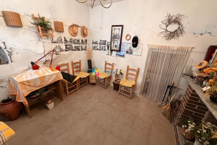 Image No.5-5 Bed Townhouse for sale