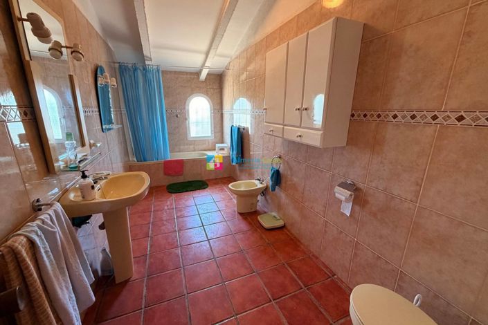 Image No.17-5 Bed Country House for sale