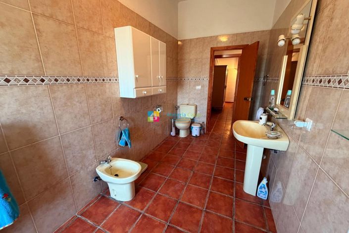 Image No.18-5 Bed Country House for sale