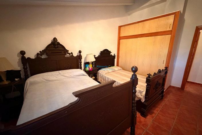 Image No.24-5 Bed Country House for sale