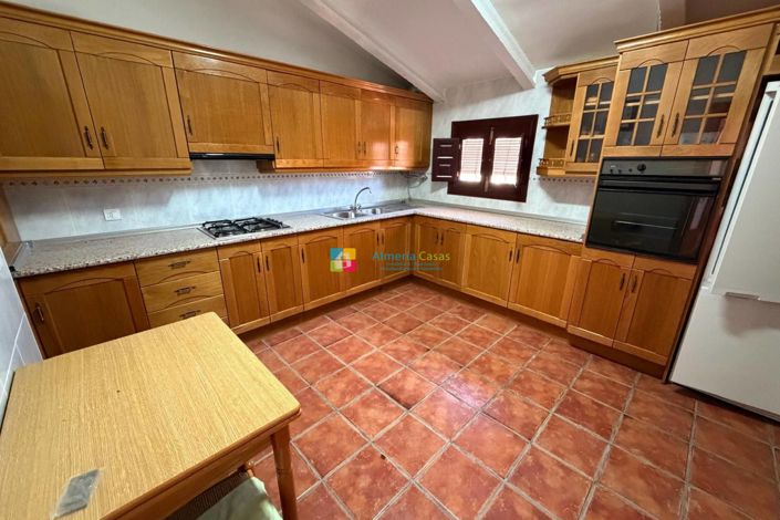 Image No.8-5 Bed Country House for sale