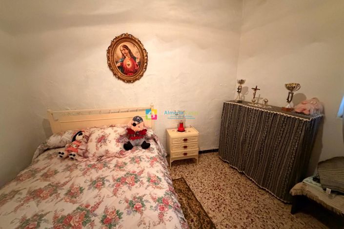 Image No.17-7 Bed Country House for sale