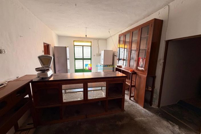 Image No.8-7 Bed Country House for sale