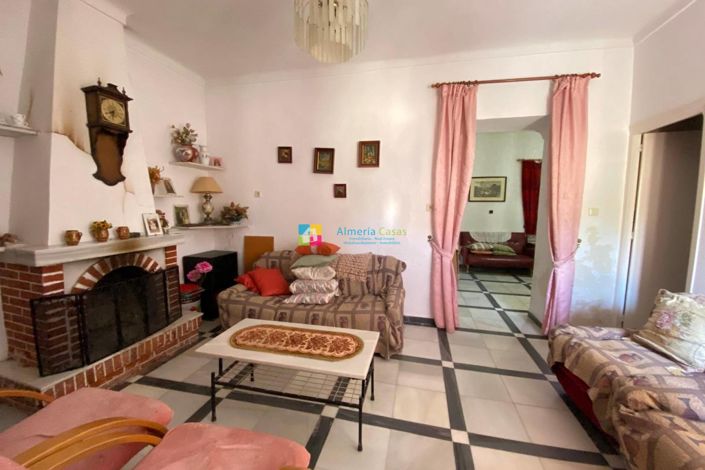 Image No.10-8 Bed Townhouse for sale