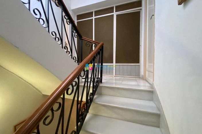 Image No.16-8 Bed Townhouse for sale