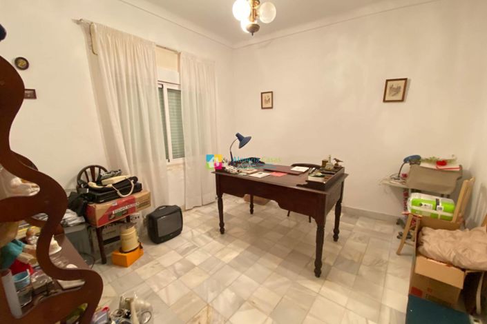 Image No.18-8 Bed Townhouse for sale