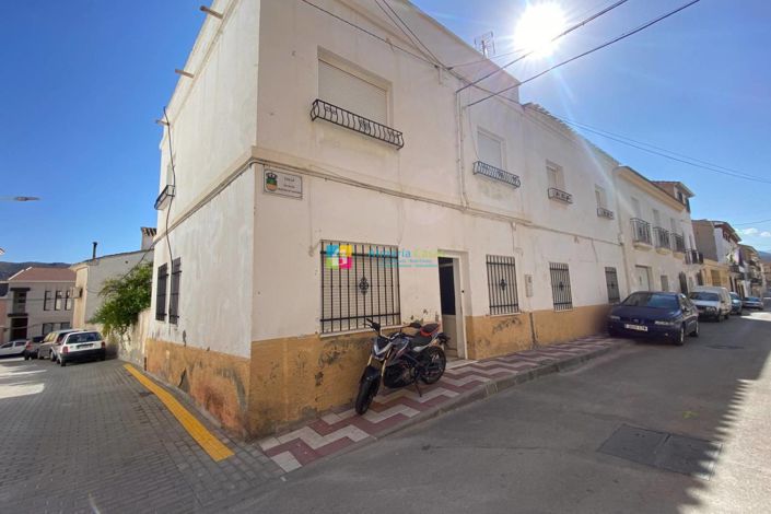 Image No.2-8 Bed Townhouse for sale