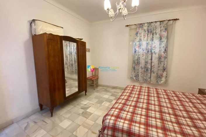 Image No.23-8 Bed Townhouse for sale