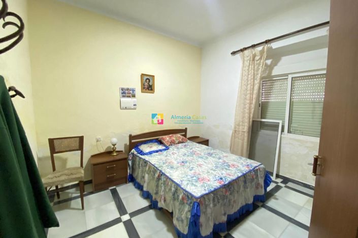 Image No.24-8 Bed Townhouse for sale