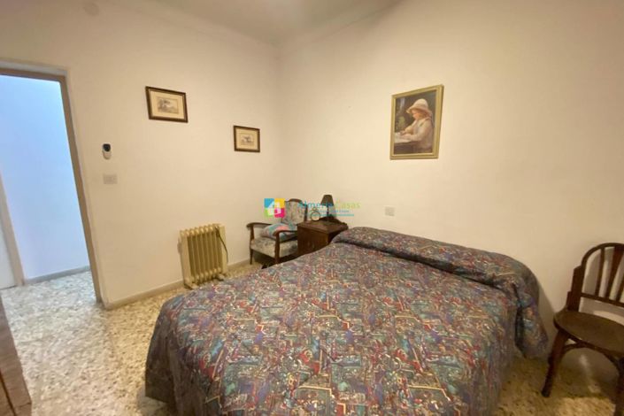 Image No.27-8 Bed Townhouse for sale