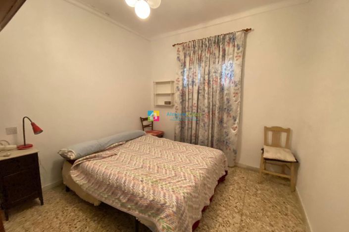 Image No.28-8 Bed Townhouse for sale