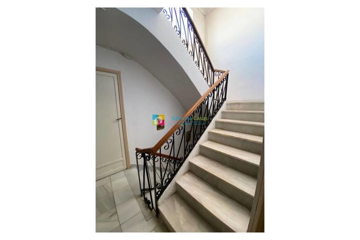 Image No.32-8 Bed Townhouse for sale