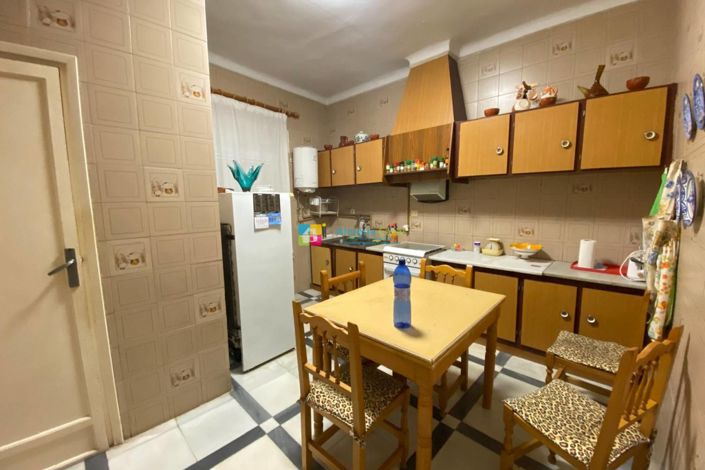 Image No.8-8 Bed Townhouse for sale