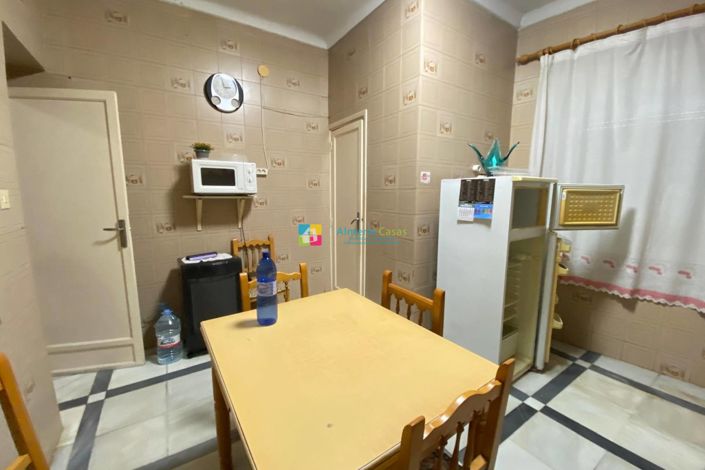Image No.9-8 Bed Townhouse for sale