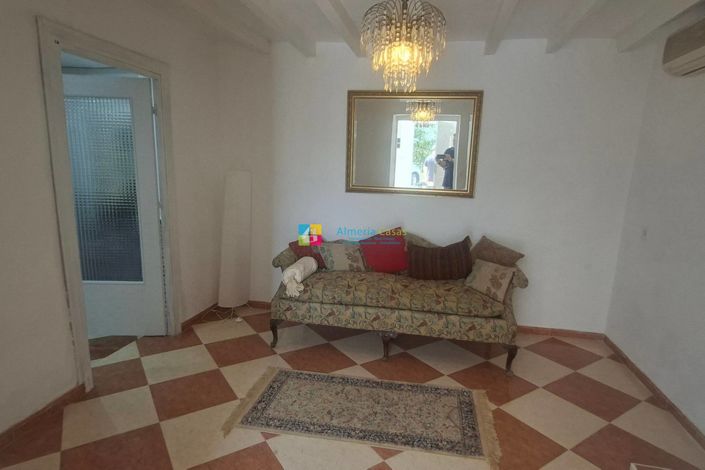 Image No.12-5 Bed Townhouse for sale