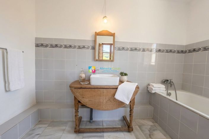 Image No.16-3 Bed Country House for sale