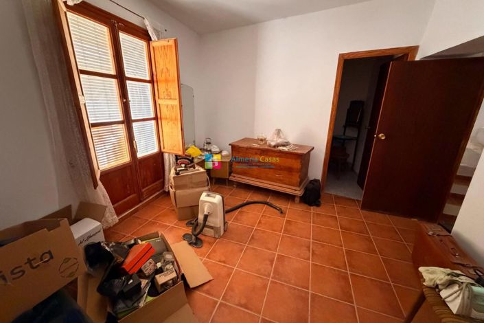 Image No.14-4 Bed Townhouse for sale