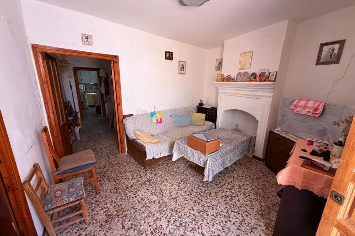 Image No.2-4 Bed Townhouse for sale
