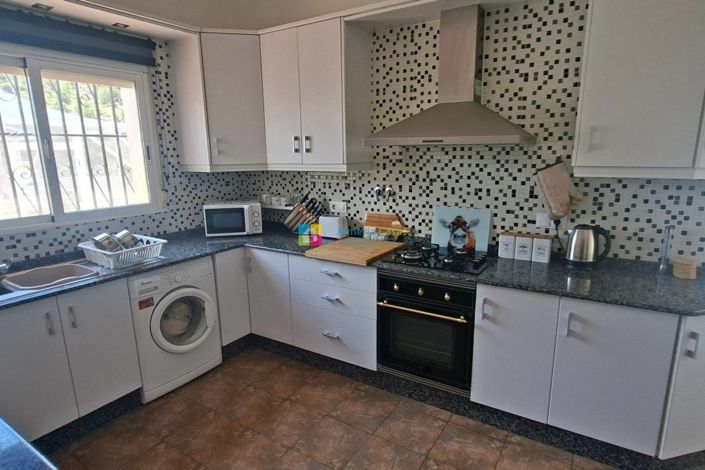 Image No.11-4 Bed Country House for sale
