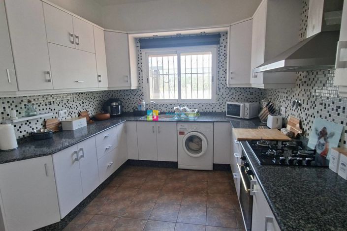 Image No.12-4 Bed Country House for sale