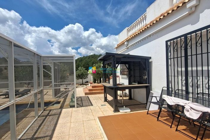 Image No.2-4 Bed Country House for sale