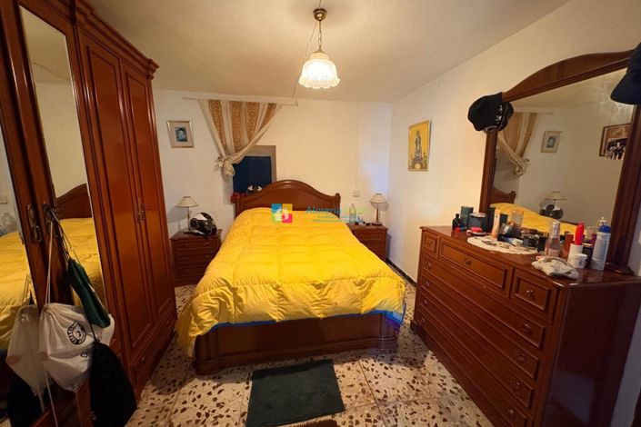 Image No.9-5 Bed Townhouse for sale