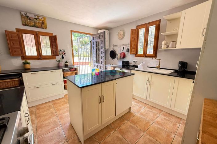 Image No.21-5 Bed Country House for sale