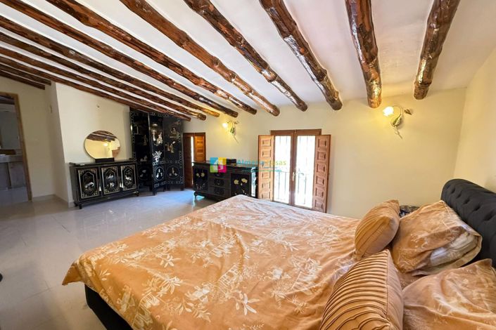 Image No.33-5 Bed Country House for sale